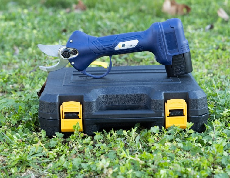 Foarfeca electrică pentru vița de vie și crengi – Precizie, putere și confort! 🌿✂️ Foarfeca electrică pentru vița de vie și crengi – Precizie, putere și confort! 🌿✂️